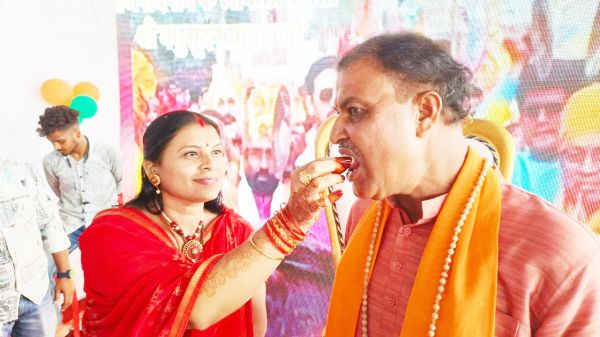मधुसूदन ने पौधरोपण कर वृद्धों के बीच मनाया जन्मदिन