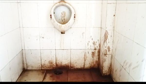 बीईओ दफ्तर कसडोल में गंदगी का आलम