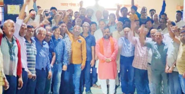 कांवरियों की सेवा में लगे सेवादारों का सम्मान