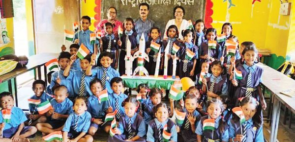 प्रथम राष्ट्रीय अंतरिक्ष दिवस पर बच्चों ने बनाये चन्द्रयान 3 के मॉडल