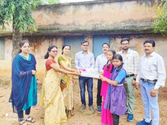 एकलव्य विद्यालय के लिए दीक्षा का चयन