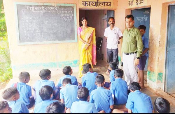 बीईओ खरे ने किया मीडिल स्कूल जेवरी का निरीक्षण