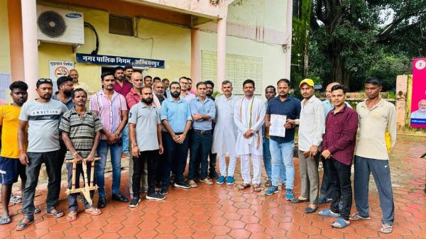 बदहाल सडक़ को ठीक  करने की मांग, ज्ञापन