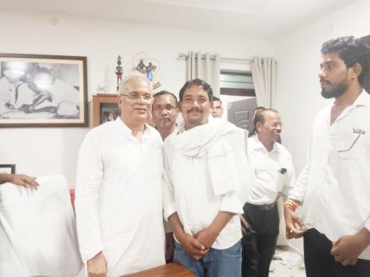 जिपं सदस्य ने पूर्व सीएम बघेल को  दी जन्मदिन की बधाई