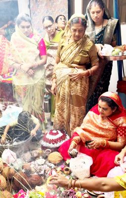 माताओं ने रखा कमरछठ का व्रत