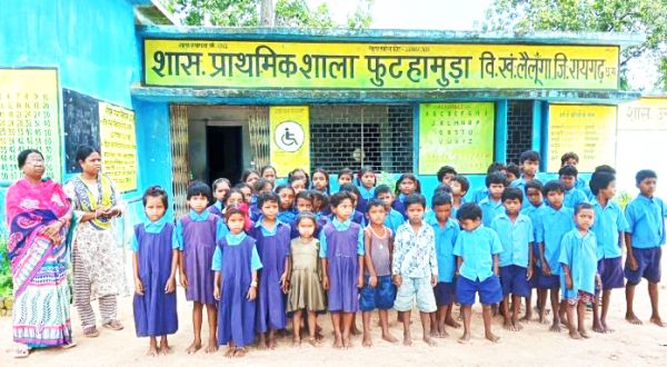 जर्जर स्कूल में पढऩे मजबूर