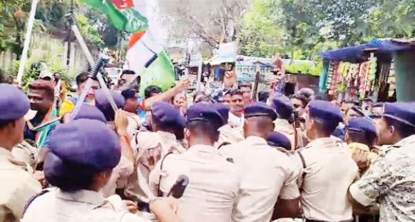 विधायक देवेन्द्र की गिरफ्तारी के विरोध में युवा कांग्रेस का जेल भरो आंदोलन