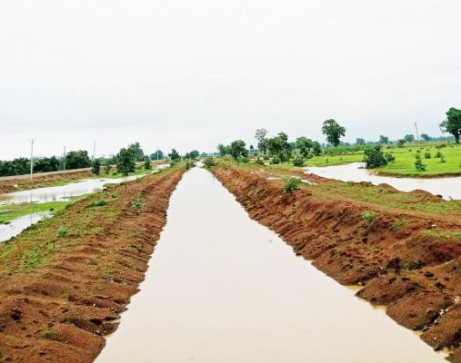 नहर में पानी पहुंचने से किसानों के चेहरे खिले