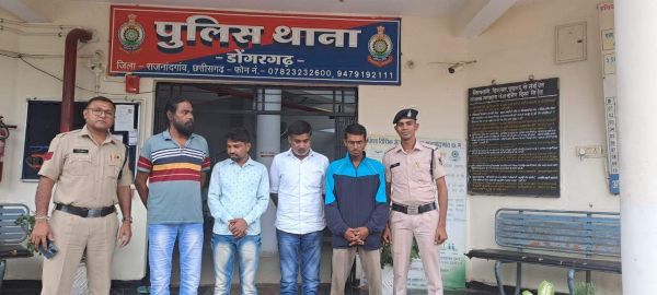 4 असामाजिक तत्वों पर पुलिस की कार्रवाई