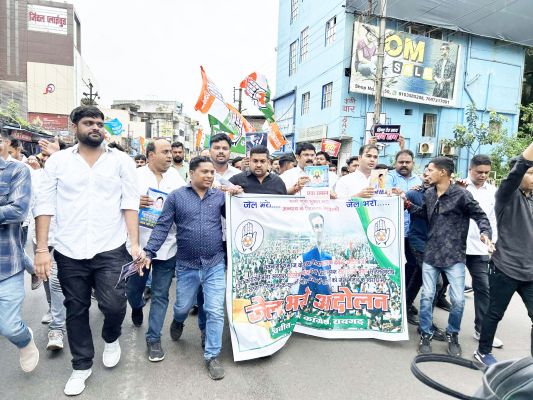 विधायक देवेंद्र यादव की गिरफ्तारी से नाराज युकां का जेल भरो आंदोलन