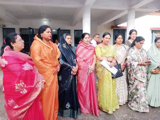 कांग्रेस की जाँच टीम पहुंची पुसौर, नहीं मिलने दिया पीडि़ता से