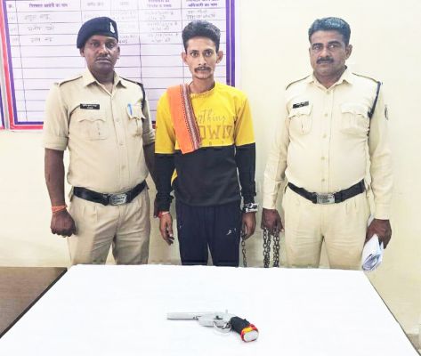 देशी कट्टा लेकर लोगों को डराने वाला आरोपी गिरफ्तार