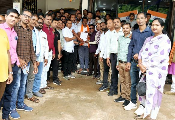सीएम, शिक्षा सचिव व संचालक के नाम राजिम विधायक को ज्ञापन सौंपा