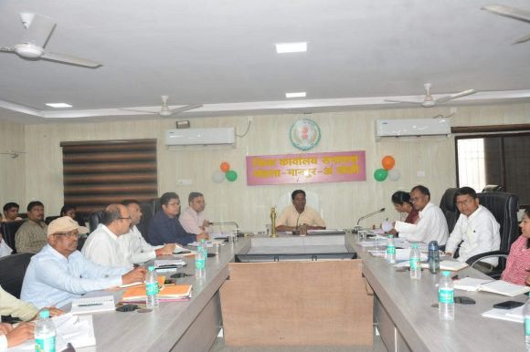 मोतीपुर स्कूल में साइकिल स्टैंड की मांग, कलेक्टर ने सुनी लोगों की समस्याएं