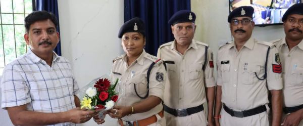 फरियादियों की समस्याओं को धैर्य पूर्वक सुनकर शीघ्र निराकरण करें 