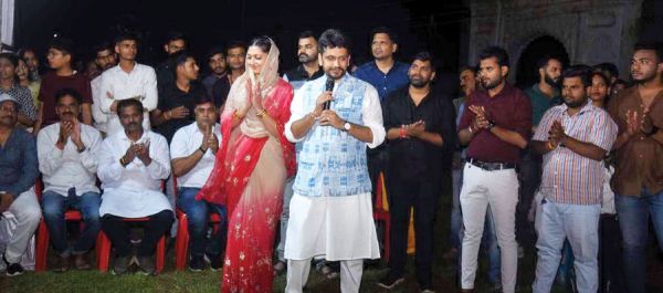 पैलेस प्रांगण में मटका फोड़ स्पर्धा