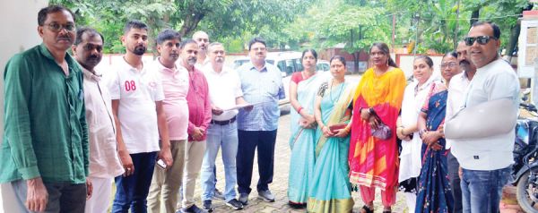 एनएच और पीडब्ल्यूडी की सडक़ बदहाल, मरम्मत की मांग पर महापौर, सभापति व पार्षदों ने किया घेराव