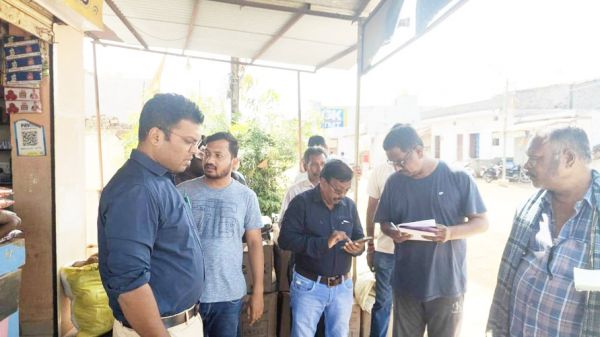 आयुक्त ने वार्डों में सफाई और राजस्व डिमांड को लेकर किया निरीक्षण