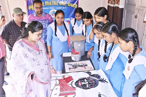 ई-वेस्ट मॉडल प्रदर्शनी में विद्यार्थियों  ने लिया बढ़-चढक़र हिस्सा