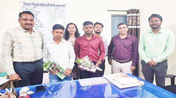 आत्मानन्द स्कूल के दो छात्र पीएटी में सफल, सम्मानित