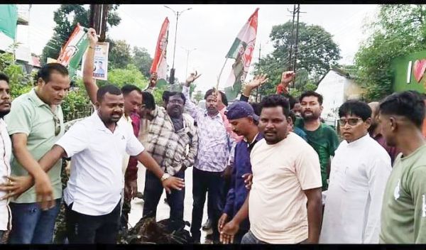 कांग्रेसियों ने किया पुतला दहन