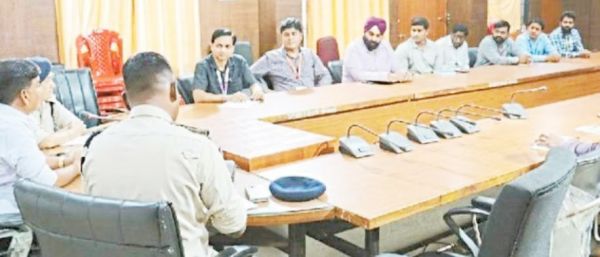 संदिग्ध लोगों की सूचना तत्काल पुलिस को दी जाए 