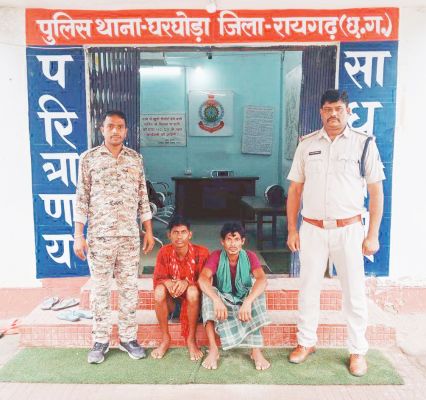 2 तश्कर पकड़ाए