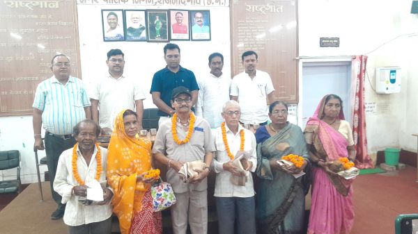 निगम के आधा दर्जन कर्मचारी सेवानिवृत्त   दी गई भावपूर्वक बिदाई