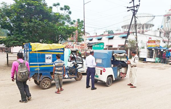 यातायात पुलिस ने चलाया जागरूकता अभियान