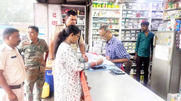 संयुक्त टीम ने की मेडिकल दुकानों की जांच 