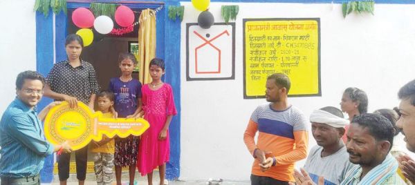 अनाथ बच्चों को मिला पीएम आवास की छत का आसरा