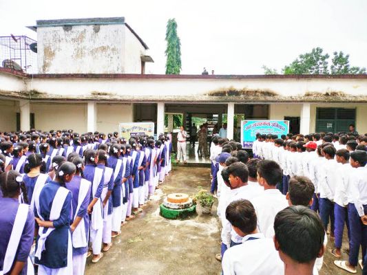 स्कूलों में छात्रों को अपराधों से बचाव की दी जानकारी