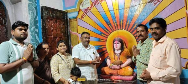 ईश्वरी साहू ने सहपरिवार पहुंच की पूजा-अर्चना