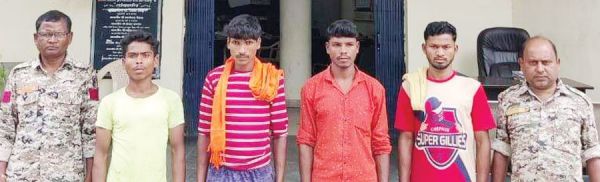 4 नक्सली विस्फोटक के साथ गिरफ्तार
