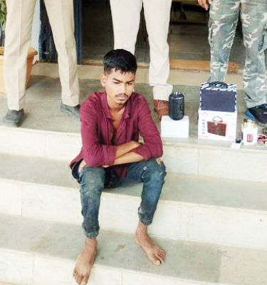 दुकान में चोरी, आरोपी गिरफ्तार