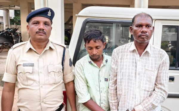 चरित्र शंका: भतीजे संग जंगल में पत्नी की हत्या