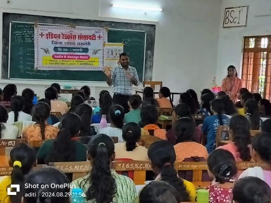 कॉलेज विद्यार्थियों ने खाई कृमिनाशक दवा