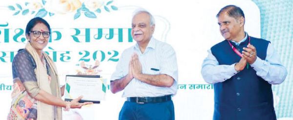कलिंगा विवि ने किया शिक्षिका मधु का सम्मान