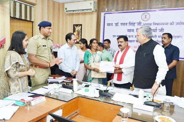 लखपति दीदीयों का विस अध्यक्ष  व उप मुख्यमंत्री ने किया सम्मान