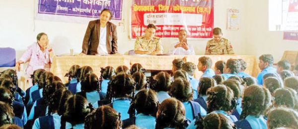 स्कूल बच्चों को दी कानूनी जानकारी