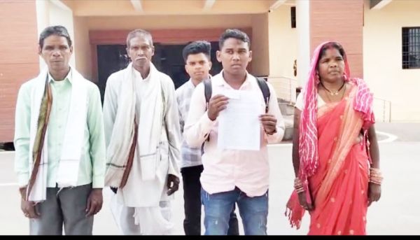 गर्भस्थ शिशु की मौत, इलाज में लापरवाही का आरोप, पीडि़त परिवार संग आई कांग्रेस