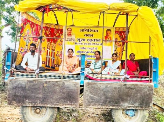 8 माह से भुगतान लंबित, कोपरा की पूर्व सरपंच भूख हड़ताल पर 