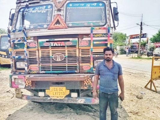 लोकमार्ग बाधित, 3 ट्रक जब्त