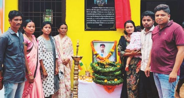 धोबीगुड़ा का प्रायमरी स्कूल शहीद देवेंद्र सेठिया के नाम पर