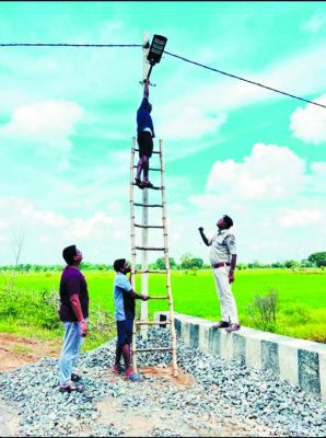 सरपंच ने लगवाया सीसी कैमरा