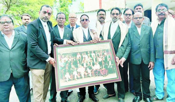 अधिवक्ता का जन्मदिन  सीनियर्स डे के रूप में मना