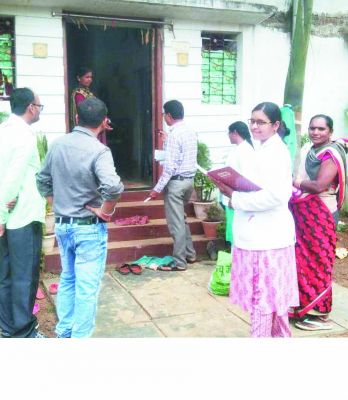 कुरुद ब्लॉक के अंवरी में फैला डायरिया, एम्स  की टीम पहुंची, गांव में लगा हेल्थ कैंप