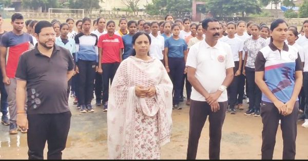 युवक-युवतियों को प्रशिक्षण में कड़ी मेहनत पर दिया जोर