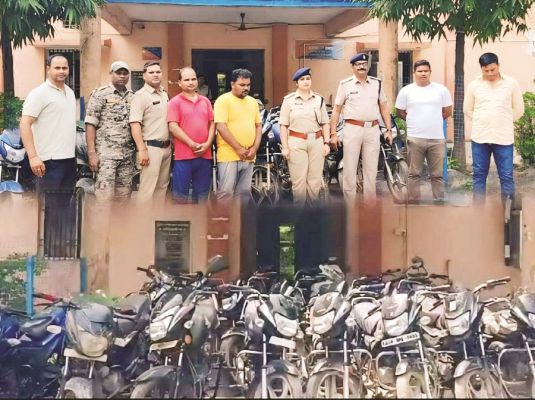 बाइक चोर गिरोह पकड़ाया