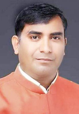 डीईओ द्वारा छात्राओं के साथ दुर्व्यवहार निंदनीय - महेंद्र
